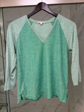 GAP Two-Tone Green V-Neck Raglan 3/4 Sleeve Tee